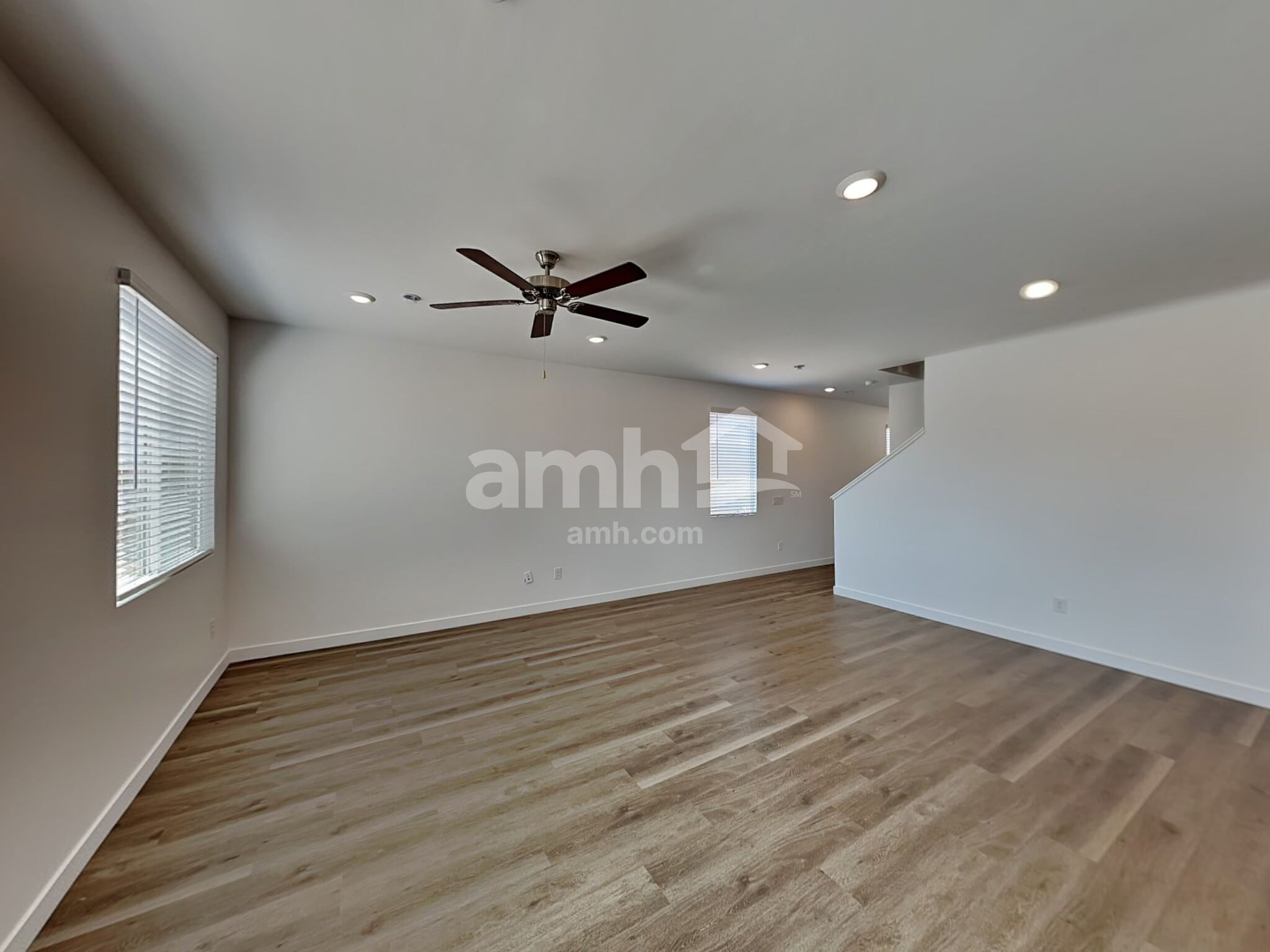 Building Photo - 9665 N Avenida Lucena