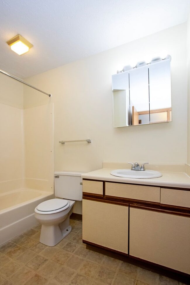 Building Photo - Two bedroom apartment
