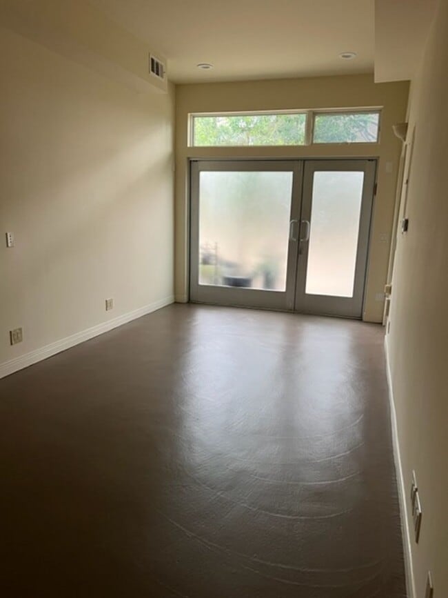 Building Photo - Home-Sweet-Home Vibe in Harper Ave!