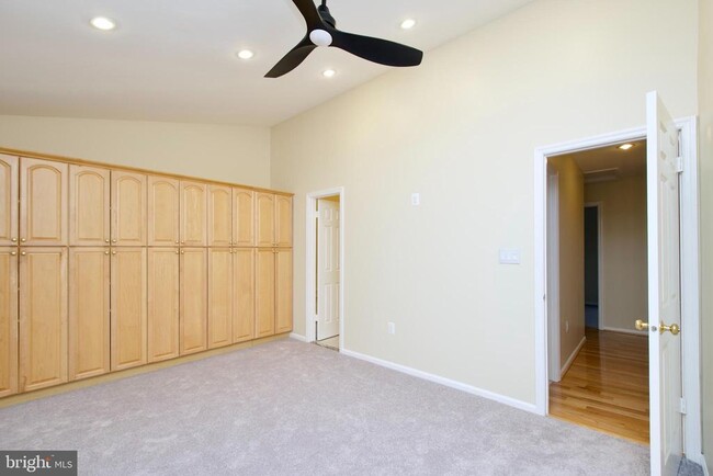 Building Photo - 6136 Summer Park Ln