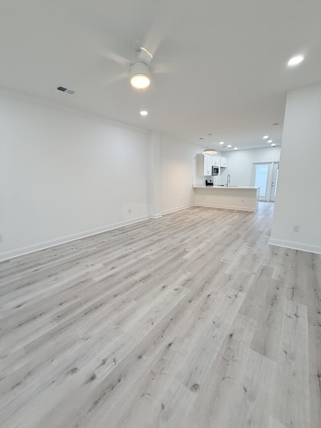 Building Photo - 861 Maxine Ct