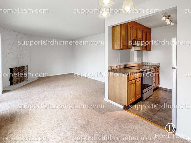 Building Photo - "Chic & Cozy 2-Bed Condo Retreat in Kirkland - 923 Sq Ft of Modern Living!"