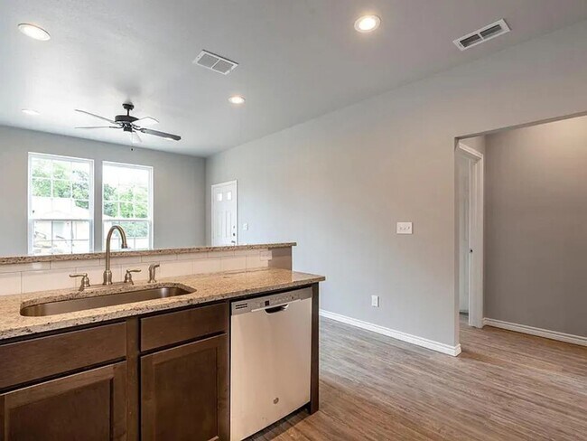 Building Photo - 519-521 North St