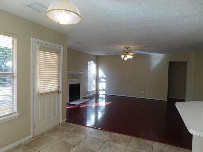 Building Photo - 122 High Meadows Dr