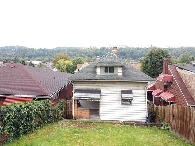 Building Photo - 327 Erie Ave
