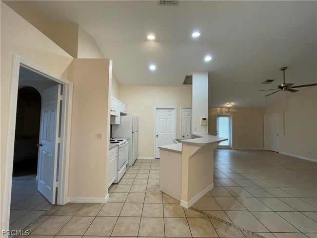 Building Photo - 606 SW 27th Terrace