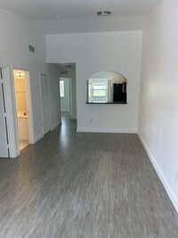 Building Photo - 2650 SE 12th Pl