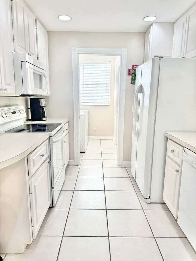 Building Photo - 488 Capistrano Dr