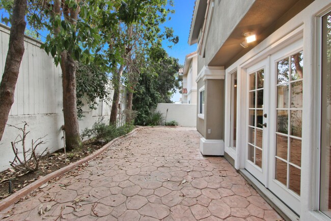 Building Photo - Beautiful Torrance Home - Detached Back Ho...