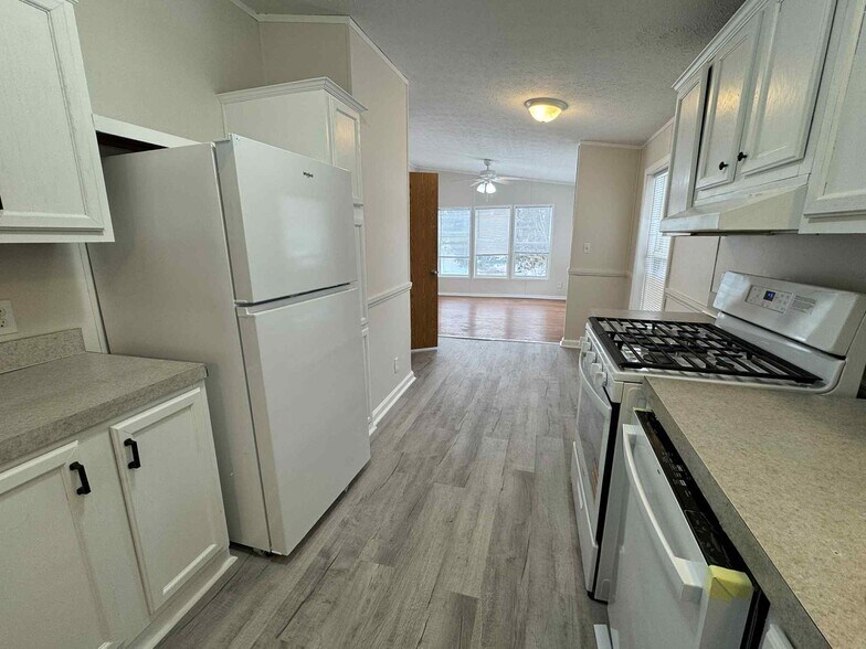 Building Photo - 2020 Marmoor Dr