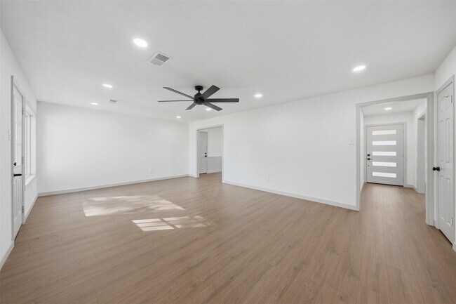 Building Photo - 5002 Cedar Creek Dr