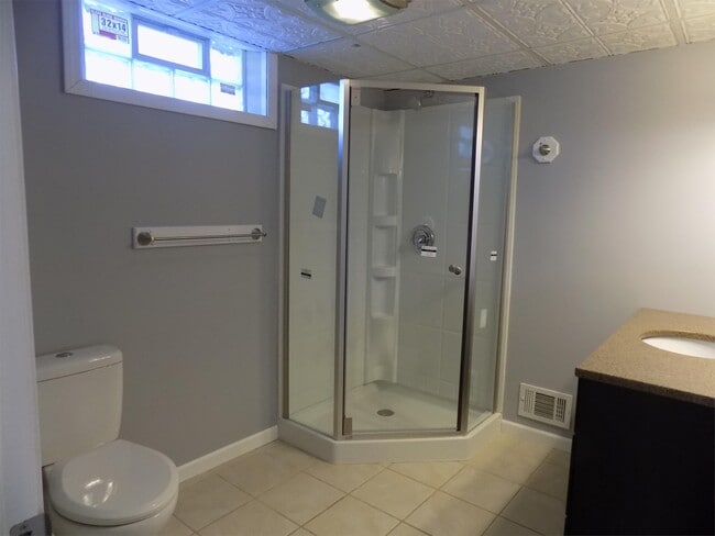 Building Photo - 1005 E North St