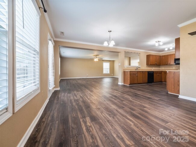 Building Photo - 910 Torsion Lane