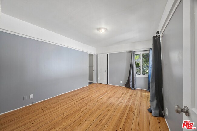 Building Photo - 3262 Woodbine St