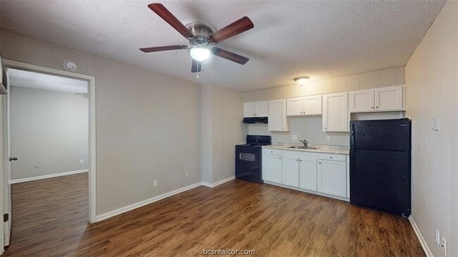 Building Photo - 500 Foch St