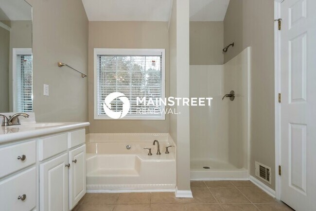 Building Photo - 5 Bedroom Pet-Friendly Home in McDonough, GA with Main Street Renewal