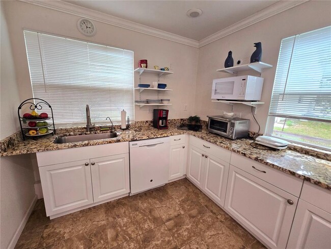 Building Photo - 690 Percheron Cir