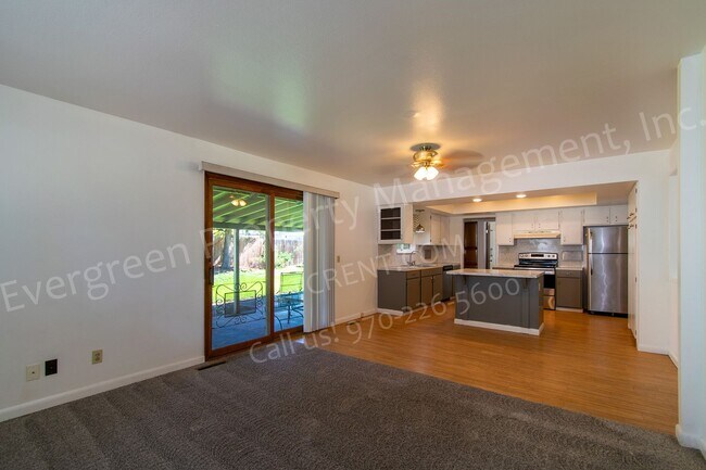 Building Photo - 2420 Poplar Dr