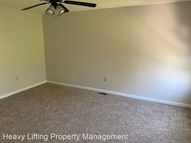 Building Photo - 3 br, 2.5 bath House - 6105 Spring Knoll Dr