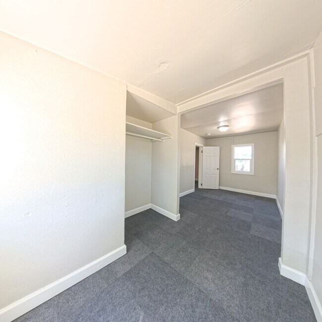 Building Photo - 2938 E Euclid Ave