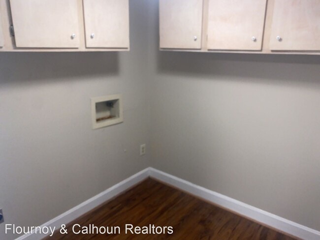 Building Photo - 2 br, 2 bath House - 2230 Cherokee Avenue #25
