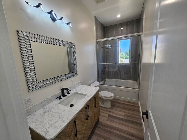 Building Photo - Exquisite 5-Bedroom Luxury Pool Home with ...