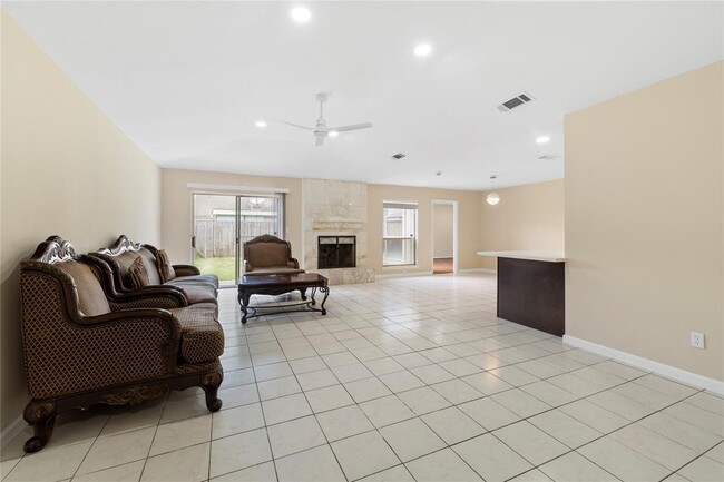 Building Photo - 11122 High Star Dr