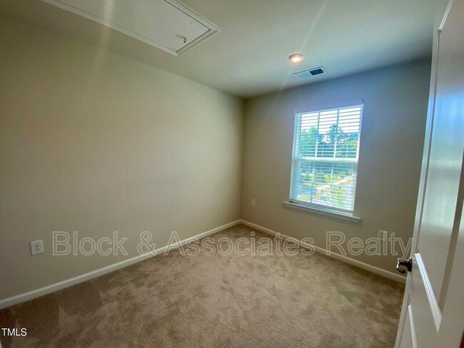 Building Photo - 6517 Pathfinder Wy