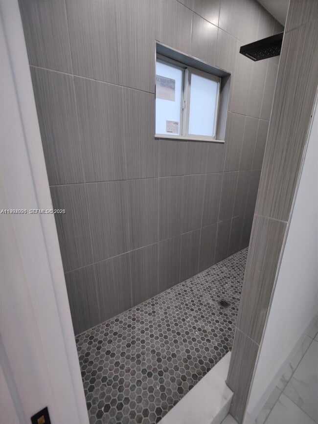 Building Photo - 716 NW 37th Ave