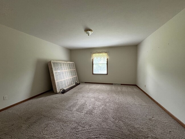 Building Photo - Beautiful, Well Maintained Condo!