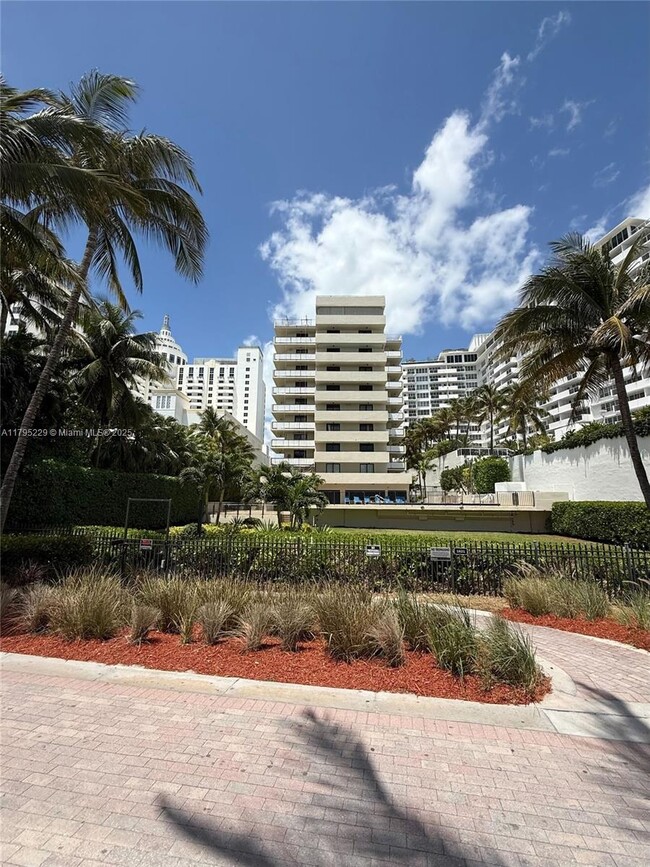 Building Photo - 1623 Collins Ave