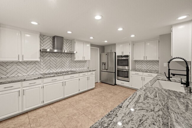 Building Photo - Luxury 4-Bedroom Home with Designer Upgrad...