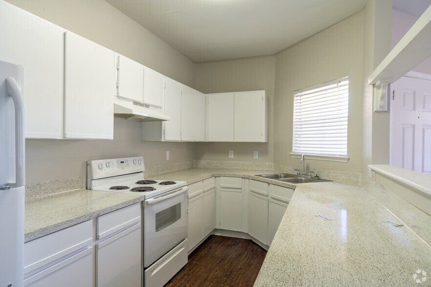 Kitchen 930SF - Seaside Village