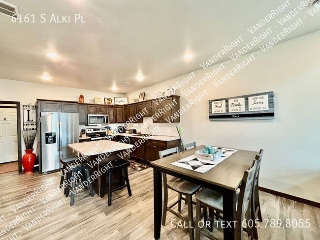 Building Photo - 6161 S Alki Pl