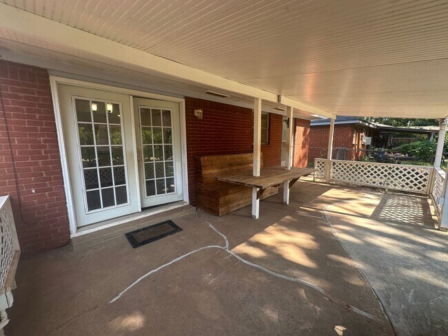 Building Photo - 2524 Eagle Dr