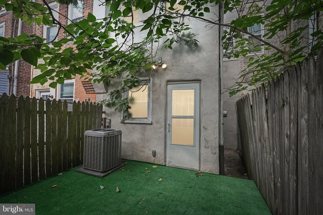 Building Photo - Modern 3-Bedroom Home Near University City...