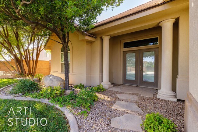Building Photo - 4 Bedroom. 2/5 Bathroom Home in Meadow Val...