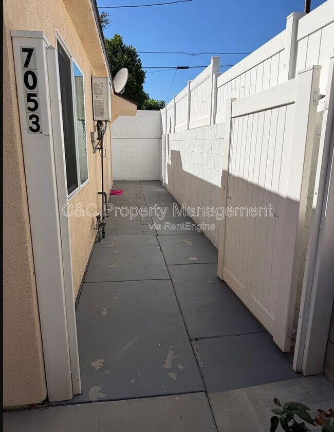 Building Photo - 7053 Lindley Ave