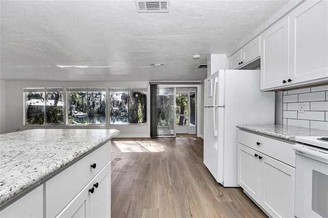 Building Photo - 11440 E Blue Cove Dr