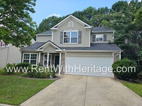 Building Photo - Gorgeous 5 bedroom, 2.5 bath / Attention t...