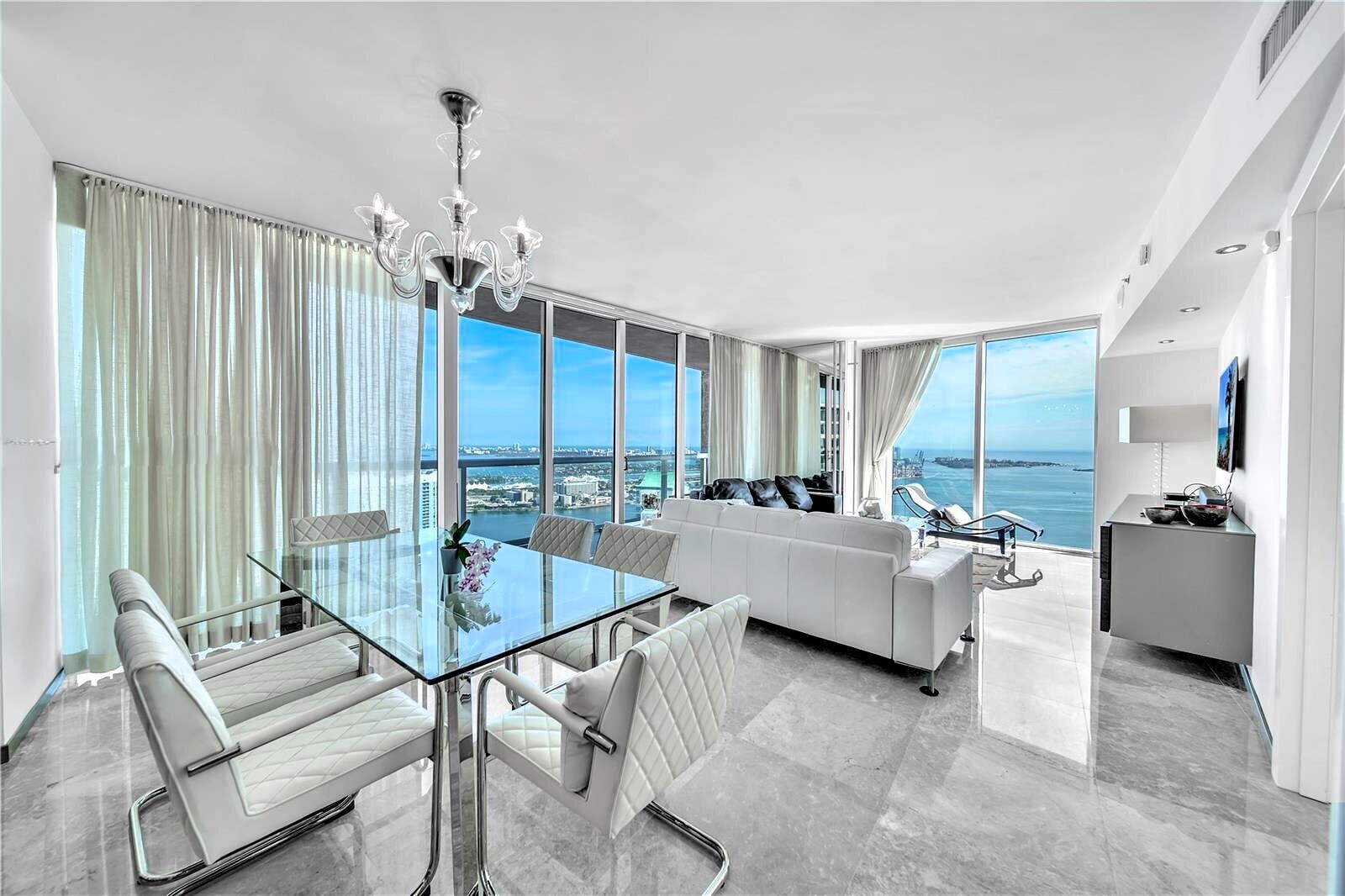 Building Photo - 495 Brickell Ave