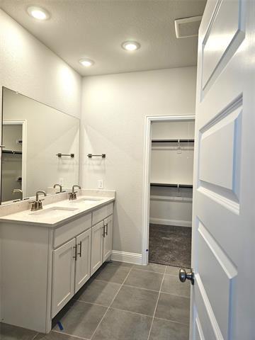 Building Photo - 721 Fossil Grv Dr
