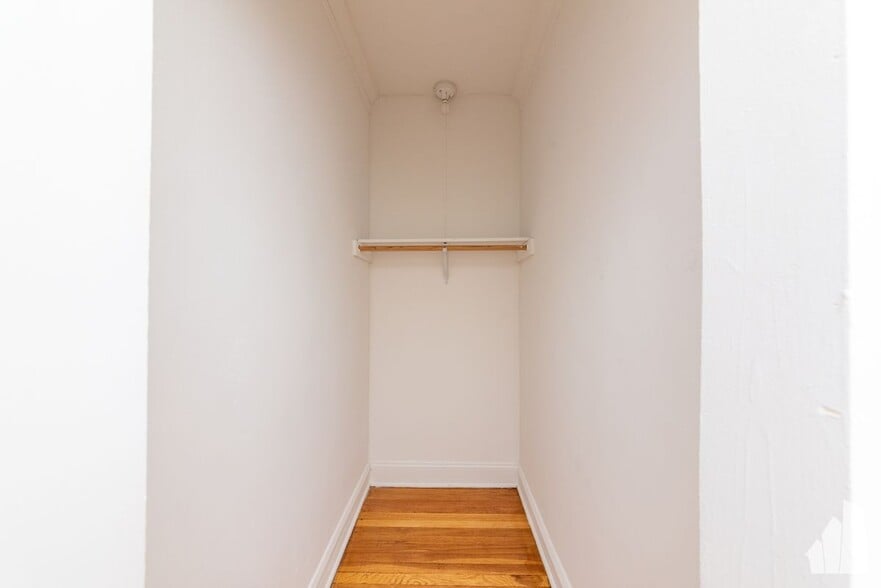 Building Photo - 4043 N Mozart St