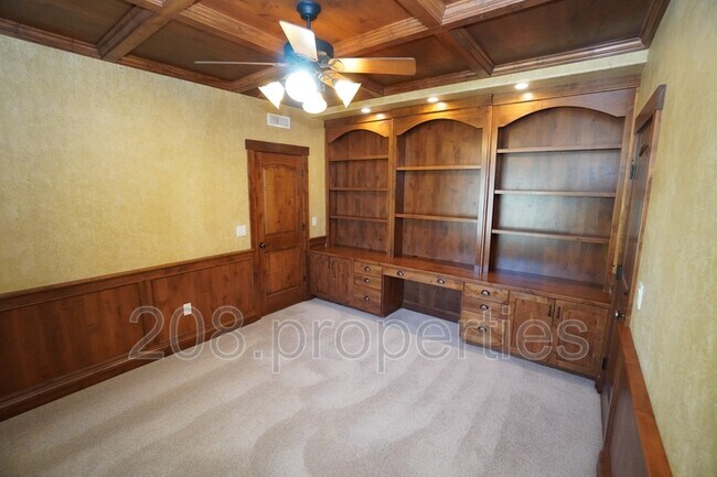 Building Photo - 1921 W Aspen Creek Dr