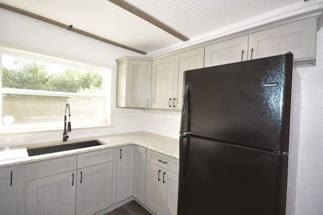 Building Photo - 4 Bed/3 Bath home w/fenced yard in Augusta - Available December 5, 2025