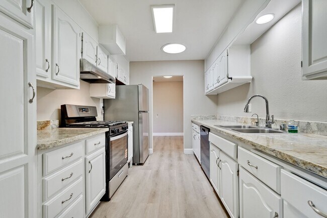 Building Photo - FOR RENT – Beautifully Updated 4 Bed / 3 Bath Home in Prime Santa Clara Location (NVIDIA)