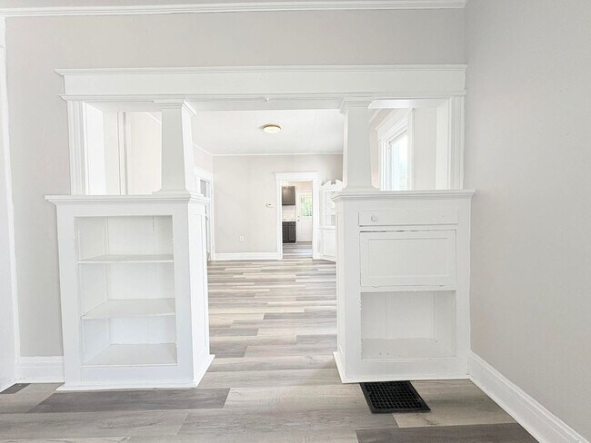 Building Photo - 2552 Foraker Ave