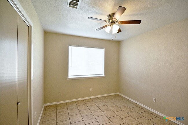 Building Photo - 525 Buttercup Ln