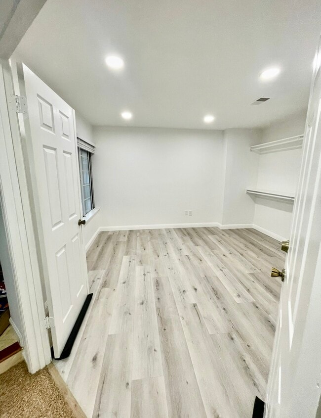 Building Photo - 2828 Hillcrest Ave