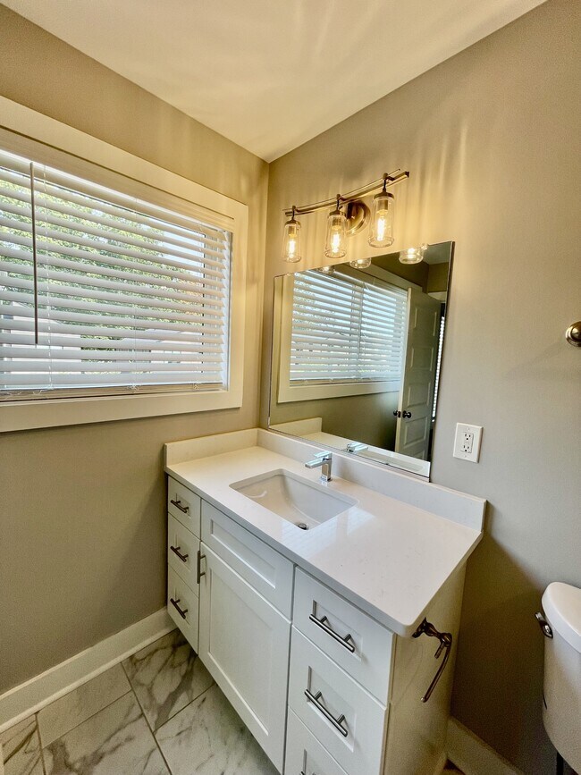 Building Photo - 33 Zentry Pl